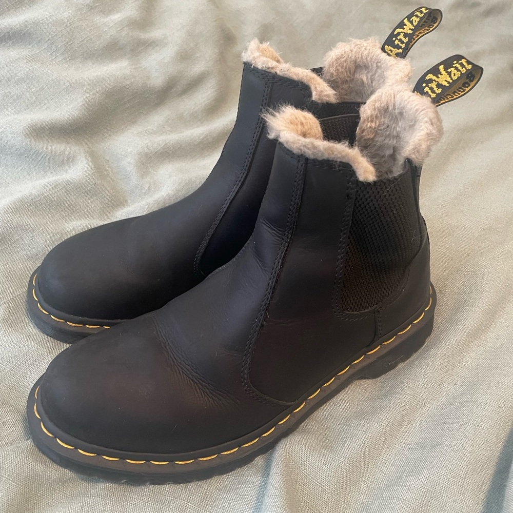 Dr Martens 2976 womens faux fur lined Chelsea boots